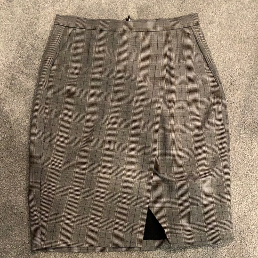 NWT Banana Republic grey/black/white plaid skirt